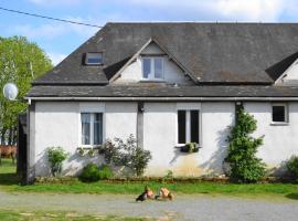 accommodation à la ferme - appartement et mobilhome, leilighet i Lubersac