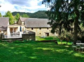 Gîte Saint-Laurent-d'Olt, 6 pièces, 15 personnes - FR-1-601-181, Hotel in Saint-Laurent-dʼOlt