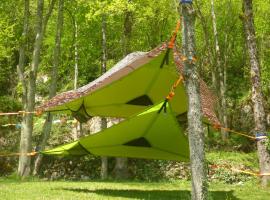 dtente sky lodge, glamping site in Massat