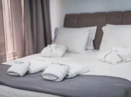 Iguana Gold Luxury Suites 1min from Ermou str