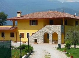 Agritur Maso Fontane، فندق في آركو