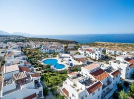Carrington Holidays, hotel com piscina em Kyrenia