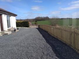 The Cottage - Hot Tub - nr Glasgow - self check-in, hotel en Coatbridge