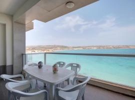 Premium Seafront Apartment with Panoramic Bay Views, h&oacute;tel &iacute; Mellieħa