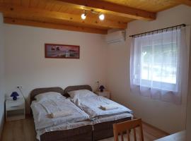 Napsugár Vendégház, hotel v destinaci Újudvar