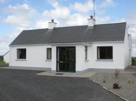 Beautiful 3-Bed House in Knock, hotel in Knock