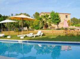 Villa in el Catllar Sleeps 10 with Pool, отель в городе Catllar
