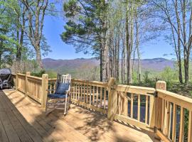 Summit Splendor Smoky Mountain Cabin with Fire Pit, holiday rental in Balsam