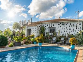 LOS CACTUS, отель с бассейном в городе Эль-Гастор