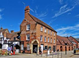 Penthouse On Waterside With River Views, Private Parking & Secluded Hot Tub, hotel in Stratford-upon-Avon