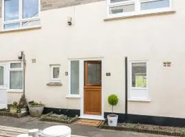 3 Thornlea Mews