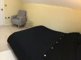 Private Double Room With New En-suite Shower Room, habitación en casa particular en King's Lynn