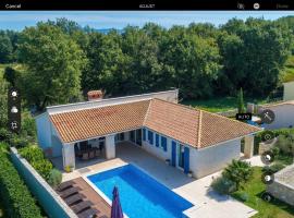Villa Blanca with a heated private pool, accessible hotel in Ružići
