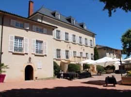 Château des Loges, hotel v destinaci Le Perréon