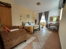 Courtyard Studios, hotel em Pefki (Rhodes)