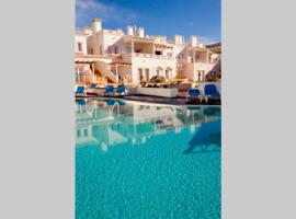 Luxury private property-pool, unique sun roof, free wifi, spa hotel in Budens