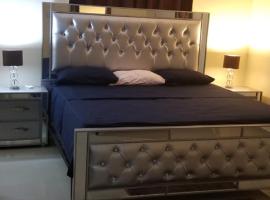 SANTIAGO CERRO ALTOS JARDIN 19, hotel in Santiago de los Caballeros