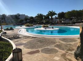 Home Secret relax, pool , wifi,: Costa Teguise, Aqua Park yakınında bir otel