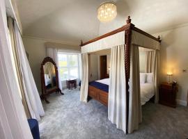 Aberdunant Hall, accommodation in Porthmadog