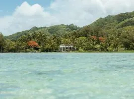 B's Beach House on Muri Lagoon