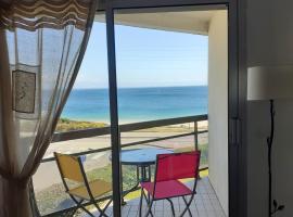 Appartement d'une chambre a Quiberon a 50 m de la plage avec vue sur la mer balcon amenage et wifi: Quiberon şehrinde bir kiralık tatil yeri