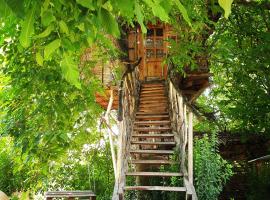 Areni House B&B، فندق في Areni