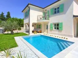 Villa Luca with pool and jacuzzi