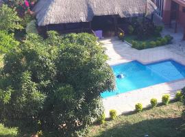 Sparkle Guest House - Self-Catering, Pool, Garden, hótel í Maputo