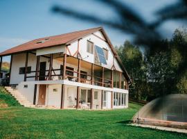 Cabana din Dealul Cucului, hotel with pools in Năsăud