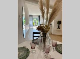 Appartement avec jardin -alentours Ajaccio centre, hotel v destinaci Alata