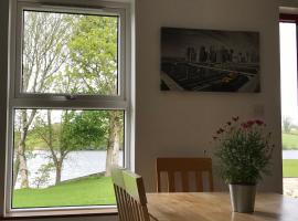 Lakeside Lookout Bantry, apartment in Cork
