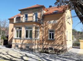 Villa Tini, hotel cerca de Castillo de Wackerbarth, Radebeul