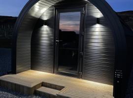 Allt Yelkie Pod Coig, Earlish, glamping site in Earlish