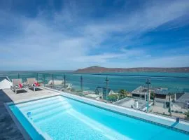 THE VIEW LANGEBAAN LAGOON VILLA WITH HEATED POOL and SOLAR ENERGY