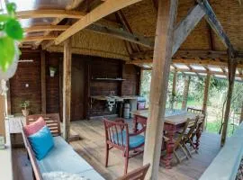 Rustic&Green Guesthouse for 6 people FREE AIRCONDITIONER FREE COFFEE FREE PARKING