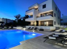 Villa Ankora 1 with heated pool, hotel u gradu Biograd na Moru