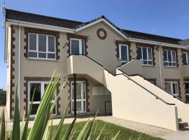 Kilkee Holiday Homes Ground Floor, place to stay in Kilkee
