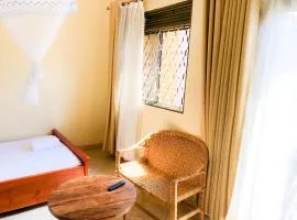 Cozy Bukoto Studio, unlimited WiFi, Netflix & Close to Acacia
