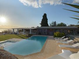 Villa Tzikides Aegina, hotel s parkiralištem u gradu 'Tzíkidhes'
