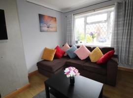Holland House, vacation rental in Unstone