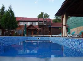 CASA FEELING, hotel con piscina a Brădeşti