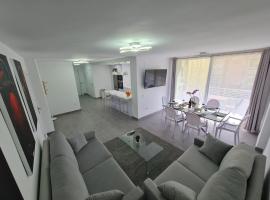 Modern 3 Bedroom Luxury Apartment in Torremolinos, ξενοδοχείο στο Τορρεμολίνος