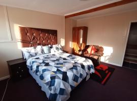 MOFFAT GUEST HOUSE, hotel perto de Randfontein Golf Course, Randfontein