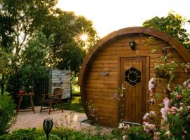 Marlborough Wine Barrel Cabins, хотел в Бленхайм