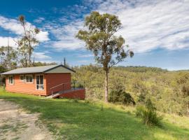 Moffat Falls Cottage overlooking waterfalls and mountains, hotell med parkering i Guy Fawkes
