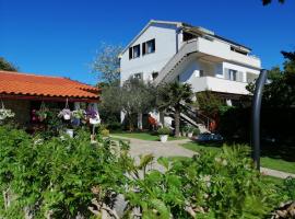 Apartments "Mulo" beachfront, hotel di Vrsi