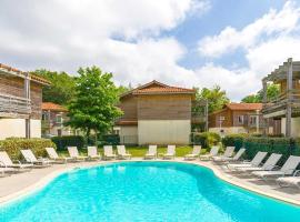 F2 avec cabine et piscine au bord du lac d 'Aureilhan,proche de Mimizan plage, apartment in Aureilhan