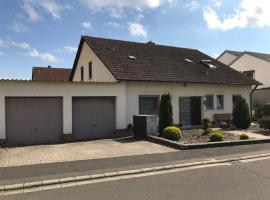 Ferienwohnung Treutlein โรงแรมที่มีที่จอดรถในThüngersheim