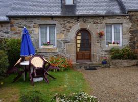 Les Gites de Kerroyal, hotel con estacionamiento en Garlan