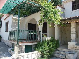 Holiday home- Luka, hotel in Klek